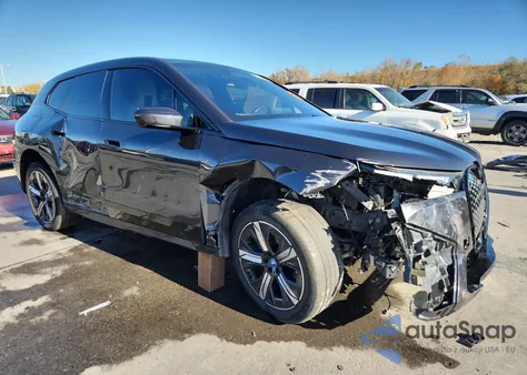 2024 BMW Ix xDrive50 z USA, uszkodzony, nr VIN WB523CF05RCN53971